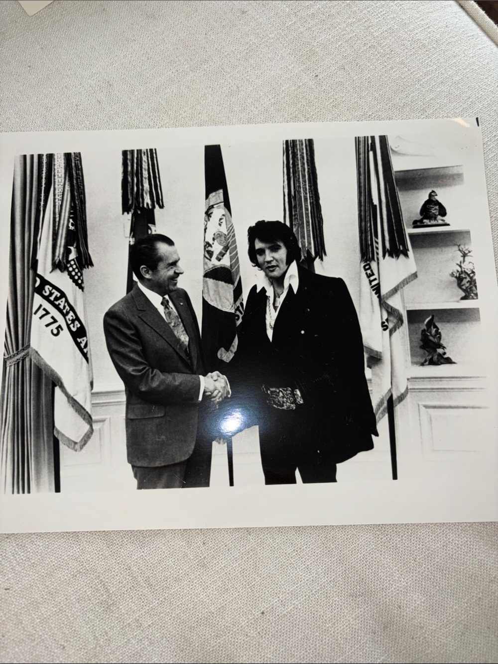 5️⃣ FOR $3️⃣! HISTORIC PHOTO OF PRESIDENT NIXON WITH ELVIS PRESLEY 1970
